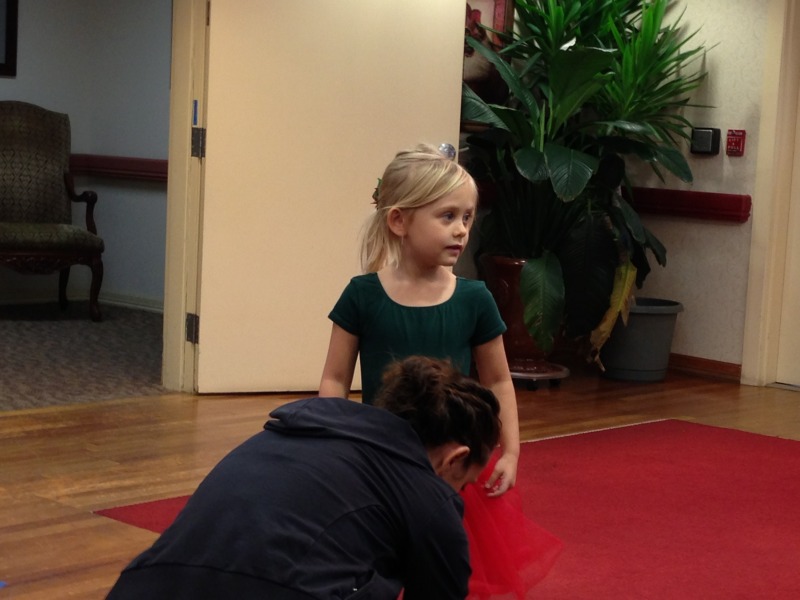 2012/12(Dec)/10(Before Christmas Fun)/800x600_2012-12-01 03 Sydney Dance Recital.jpg